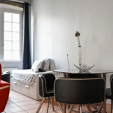 Apartment Lovely Spacious Nest In