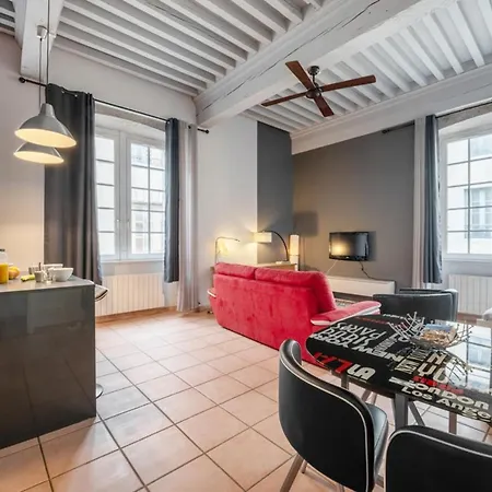 Lovely Spacious Nest In Apartment Carcassonne